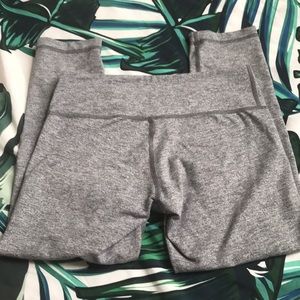 Lulu Lemon Heather Gray Crop Leggings Sz 6